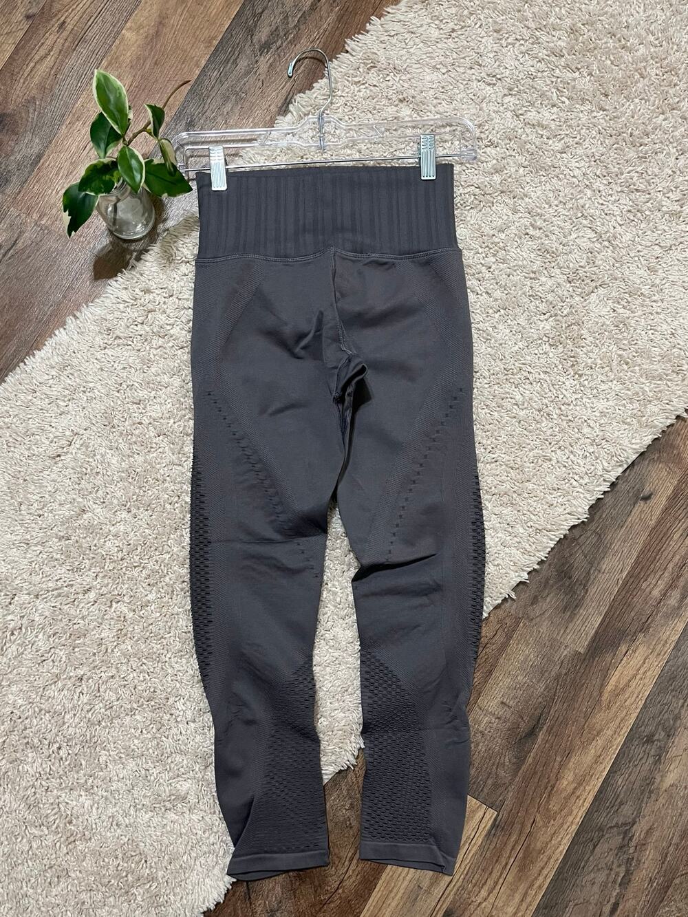 Athleta Gray Laser Cut Ribbed Seamless High-Rise Trophy 7/8 Coolmax Leggings